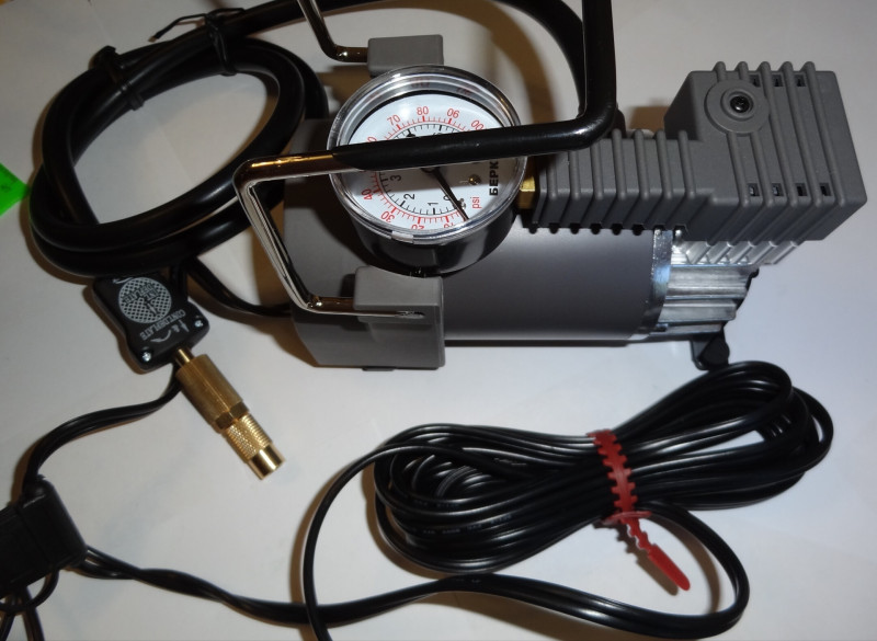 Портативный автомобильный компрессор BERKUT R15