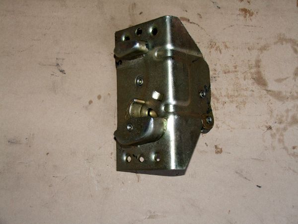 Замок дверей УРАЛ 377-6105013-01 левый в сборе