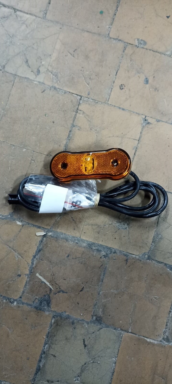 Фонарь габаритный боковой без кронштейна оранж.LED с кабелем 1,5м Ermax 098221622