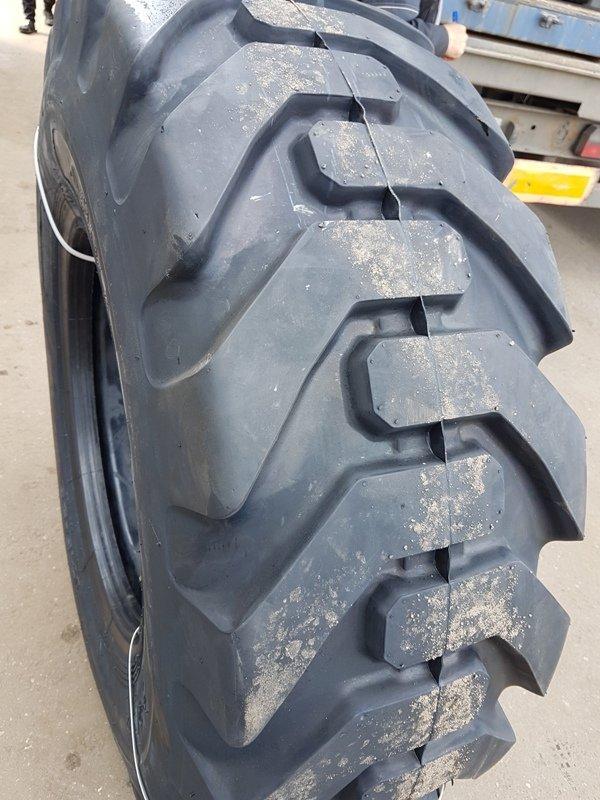 Автошина фронтального погрузчика 17,5-25 20PR