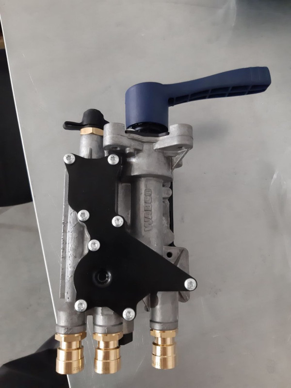 Кран уровня платформы прицепа , 2х контурный с фитингами WABCO (4630905000,4630905020,4630905010)