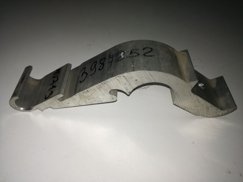 Крепление крыла аллюминий VOLVO о.н.3987252 (М3140920)