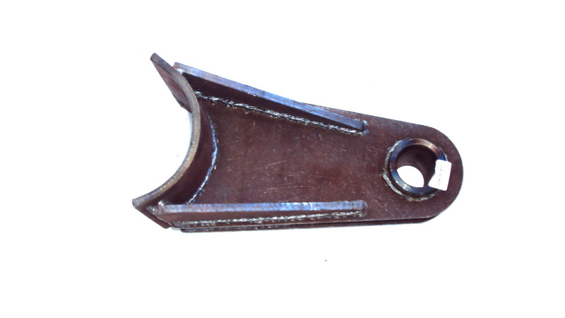 Кронштейн реактивной штанги(верх)96471