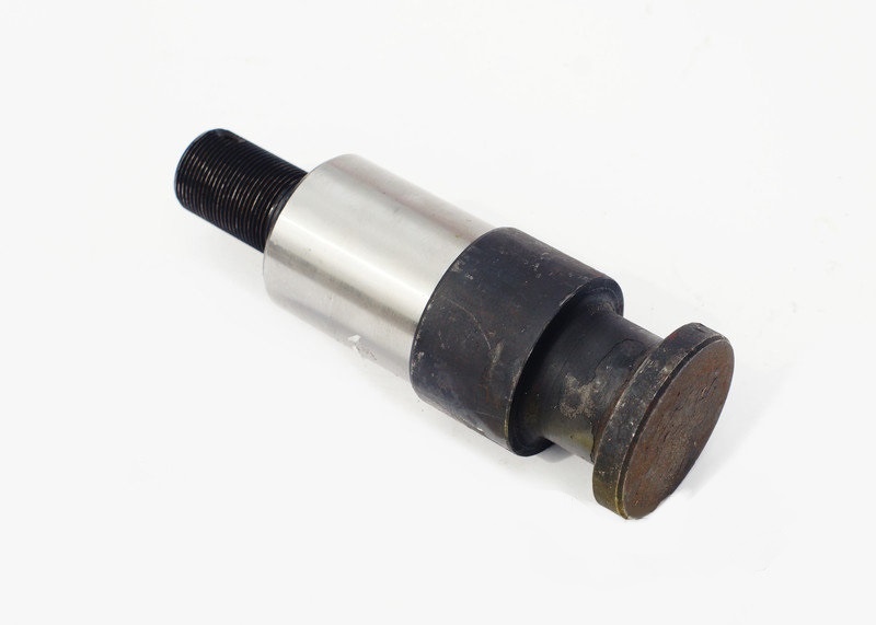 Шкворень полуприцепа МАЗ (5245-2704042)