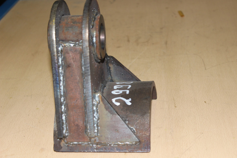 Кронштейн реактивной штанги нижний (96741-2919080)