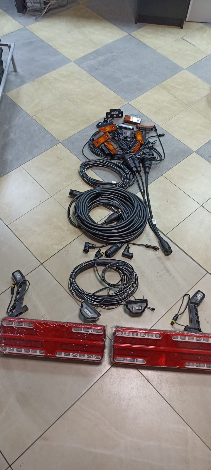 Комплект светотехники полуприцепа VIGNAL A11212/17,5 м/А.УНИВ.001-01