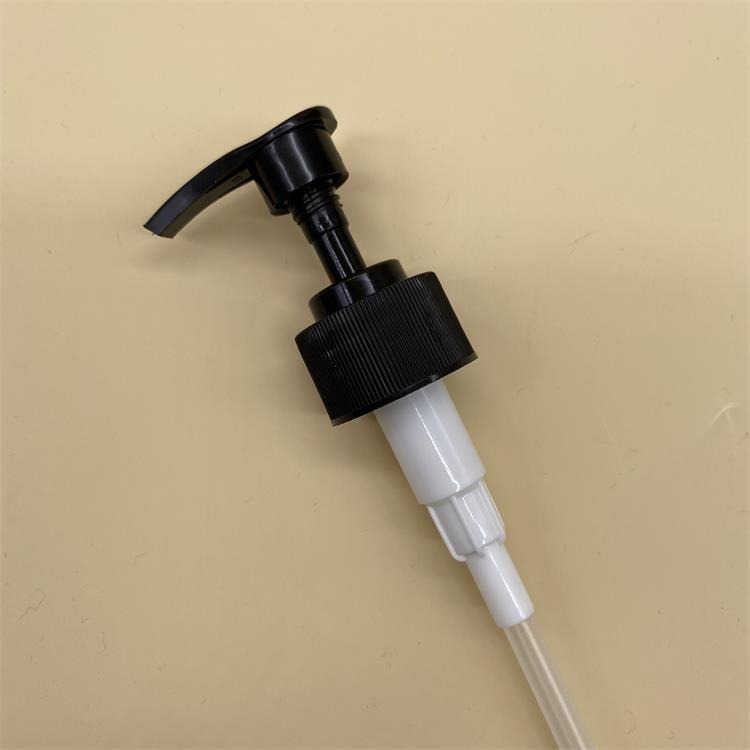 Пластмассовый насос-дозатор для флаконов 28/410 черный винтовой