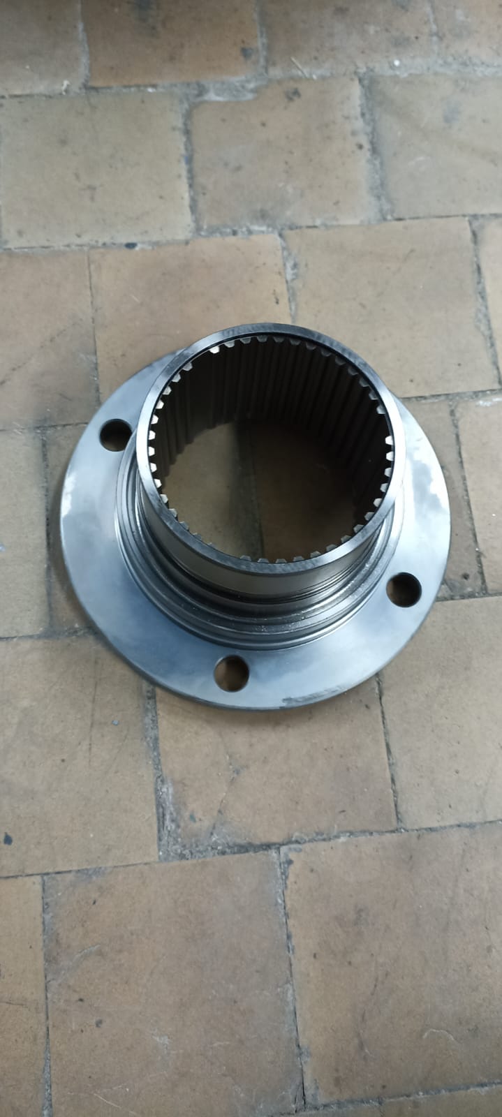 Фланец вала отбора мощности ZF 1325332032