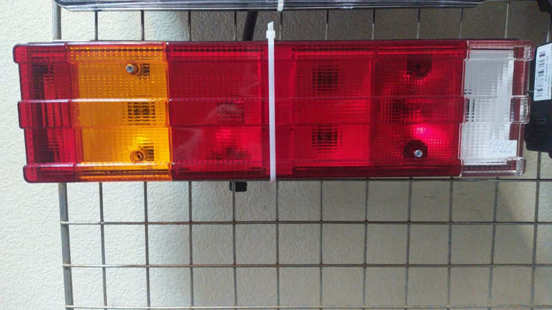 Фонарь задний(U0031.3716-01L) UNIVERSAL (Mercedes) с AMP разъем левый