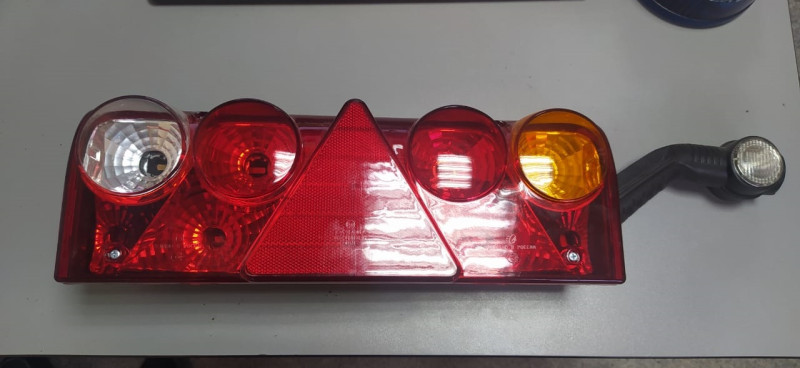 Фонарь зад.(U024.3716-20L) UNIVERSAL Europoint (Schmitz) лев. желтый поворот с габаритом ФГ-30-02LED